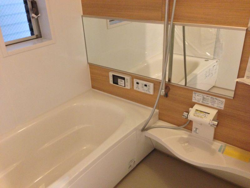 Bathroom. 1 tsubo bus Bathroom TV with