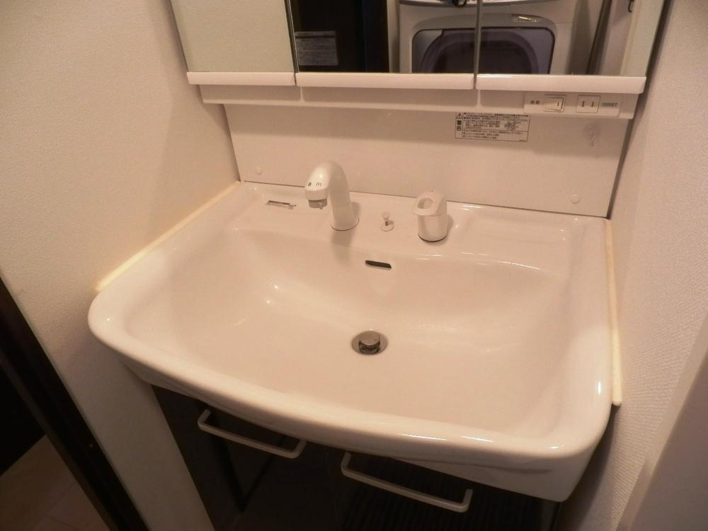 Wash basin, toilet. Wash basin (August 2013) Shooting