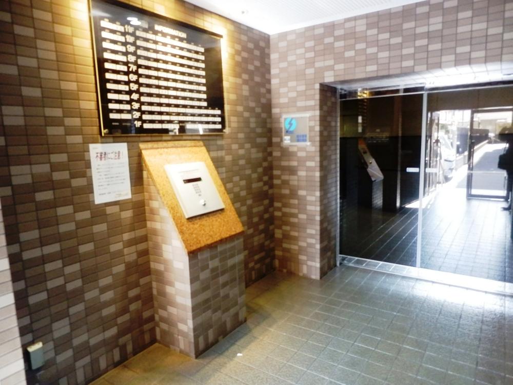 Entrance. Common areas