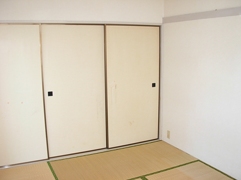 Other room space. Closet 6-mat Japanese-style room