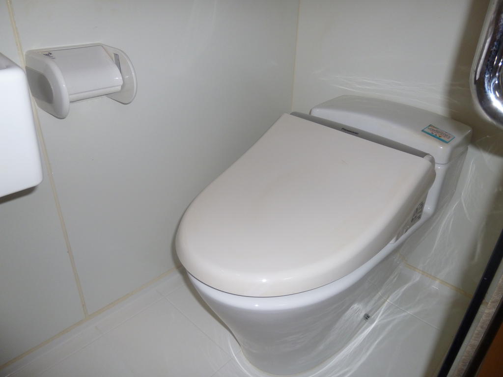 Toilet. With Washlet! ! 