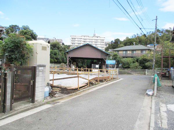 Local photos, including front road. Local (10 May 2013) Shooting