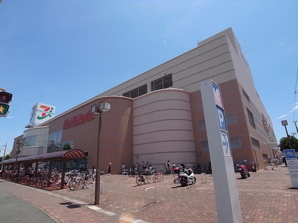 Supermarket. Assortment is rich and popular super from 440m grocery to daily sundries to Ito-Yokado.