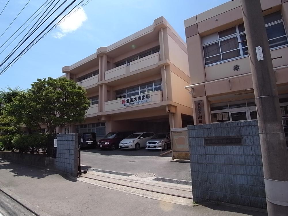 Junior high school. It is a safe located in the 90m commute to Yokohama Municipal Shiota Junior High School.