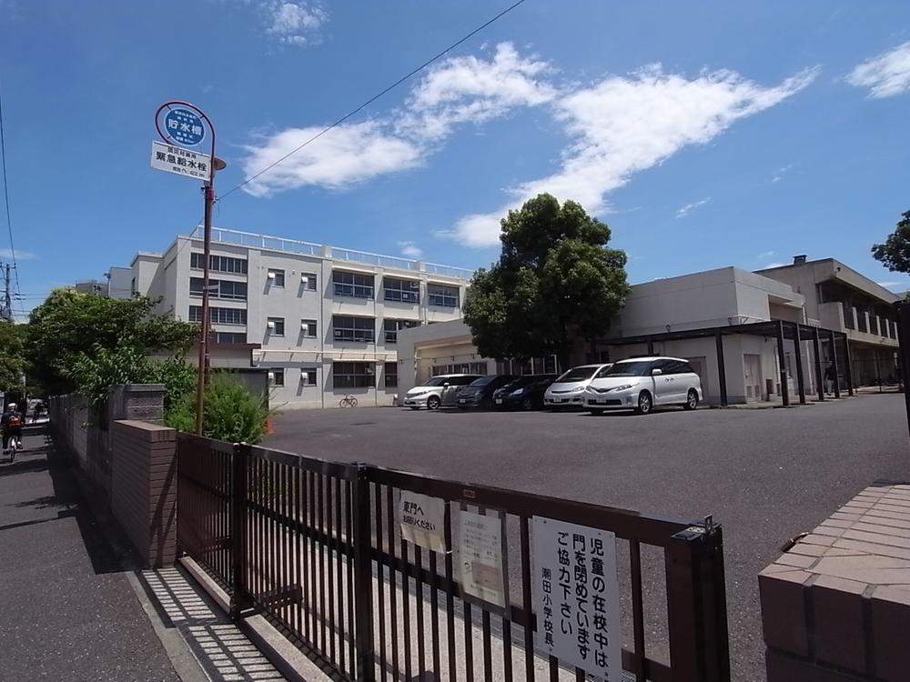 Primary school. Also safe school because 90m close to Yokohama Municipal Shiota Elementary School