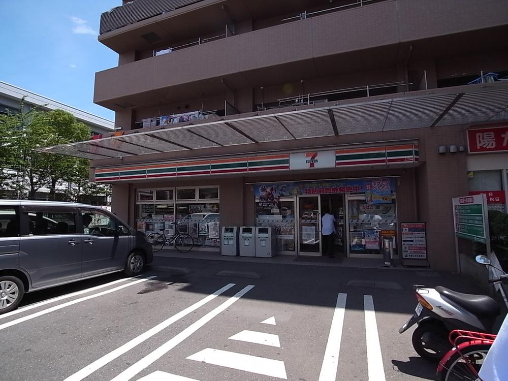 Convenience store. Seven - handy convenience store to be in the near 130m to Eleven.