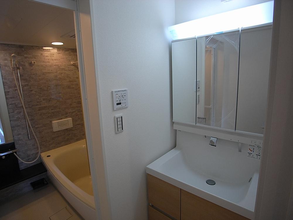 Wash basin, toilet. Indoor (September 2013) Shooting