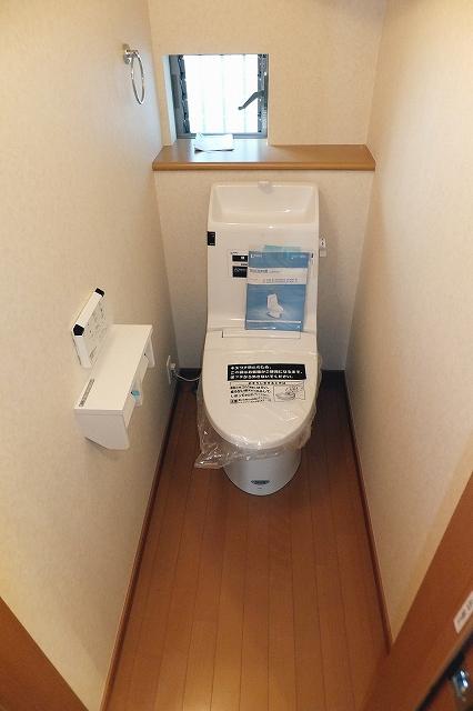 Toilet. Indoor (December 5, 2013) Shooting