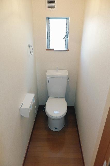 Toilet. Second floor (December 5, 2013) Shooting