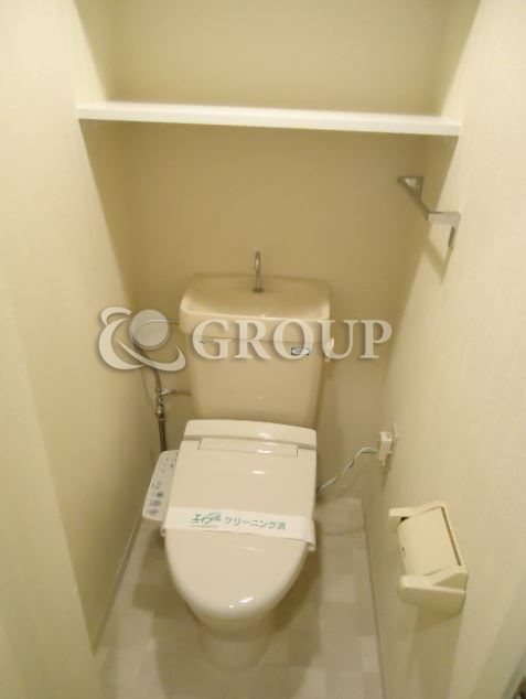 Toilet. Bidet