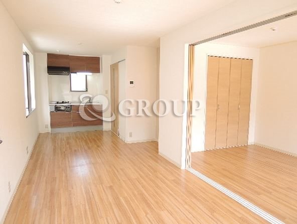 Living and room. 12 Pledge of spacious living