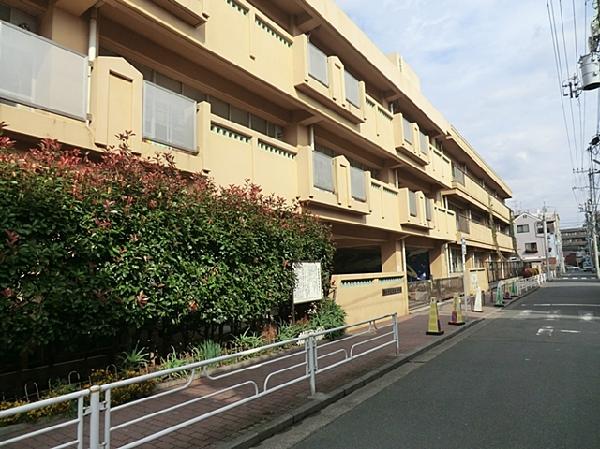 Primary school. 500m to Yokohama Municipal Sueyoshi Elementary School