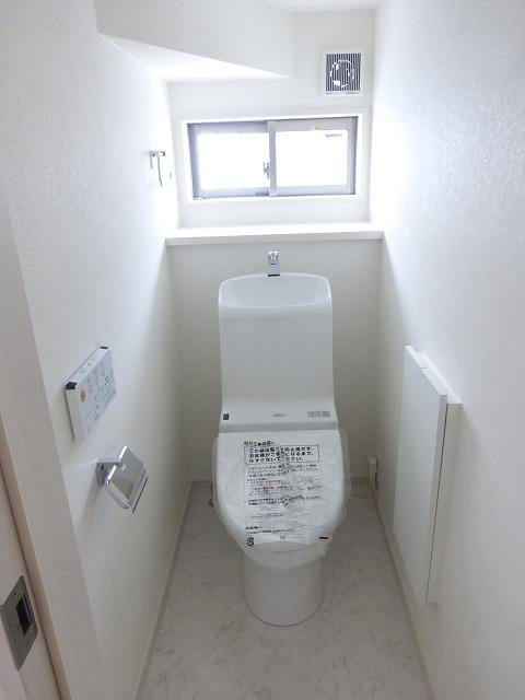 Toilet. D Building room (August 24, 2013) Shooting