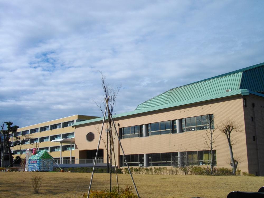 Junior high school. Tsurumi 903m to Junior High School