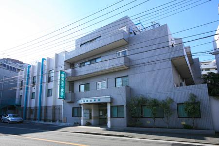 Hospital. 684m until the medical corporation Association Mochiboshi Board Tsurumi west exit hospital