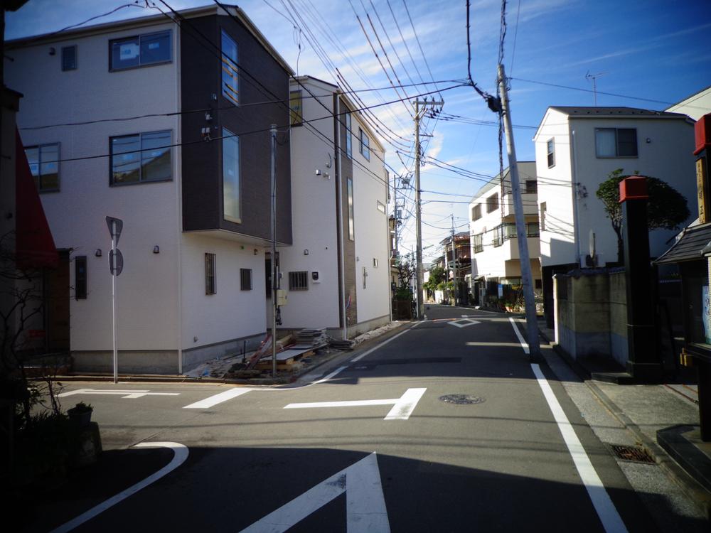 Local photos, including front road. North side the entire road (December 2013) Shooting