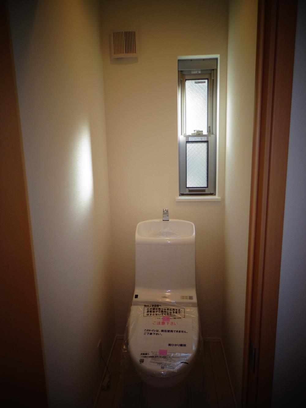 Toilet. First floor toilet (December 2013) Shooting