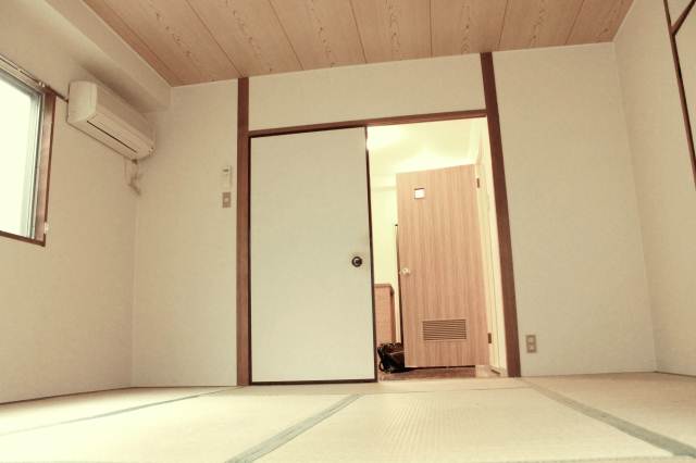 Living and room. Japanese-style room 8 quires