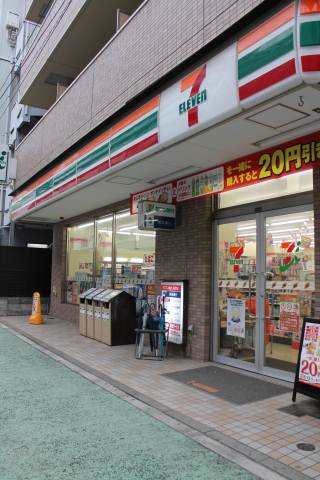 Convenience store. Seven-Eleven ・ 176m to Yokohama Tsurumi pre-university store (convenience store)