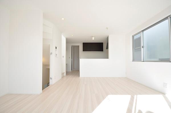 Living. Local (December 2013) shooting: A Building