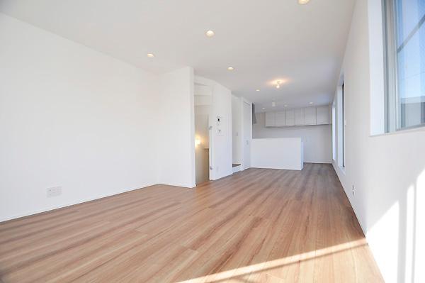 Living. Local (December 2013) shooting: A Building