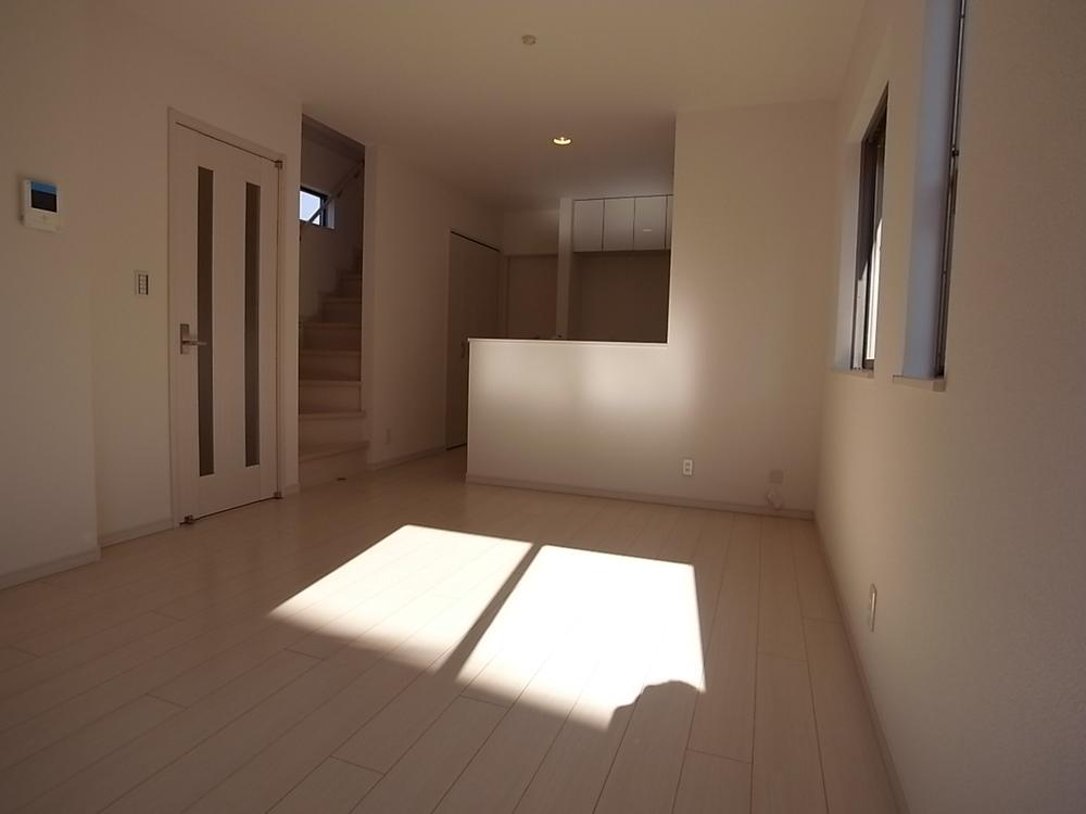 Living. Open living plugging of sunshine. Indoor (12 May 2013) Shooting