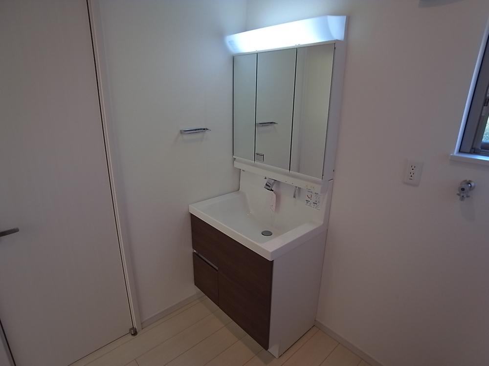 Wash basin, toilet. Indoor (12 May 2013) Shooting