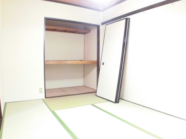 Living and room. Japanese-style room 2