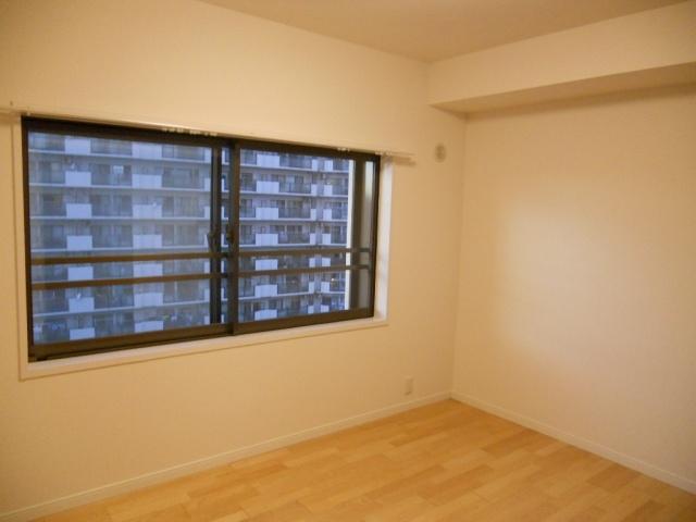 Non-living room. 6.7 Pledge Western-style