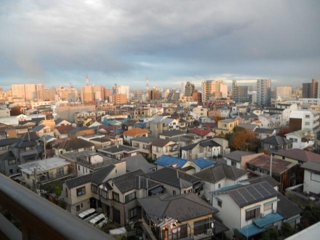 View photos from the dwelling unit. There is no front wing, Good view