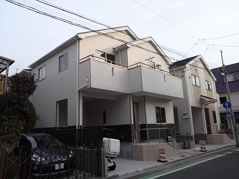 Local appearance photo. 1 Building