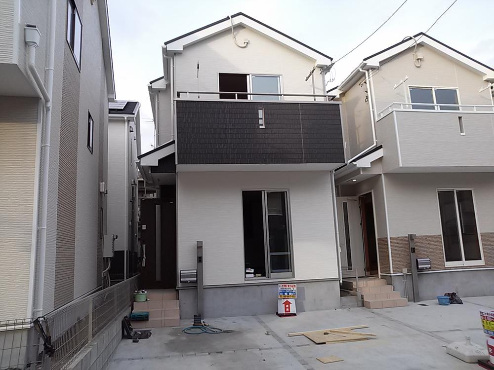 Local appearance photo. Building 3