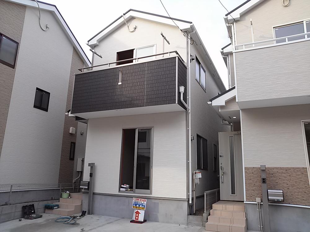 Local appearance photo. Building 3