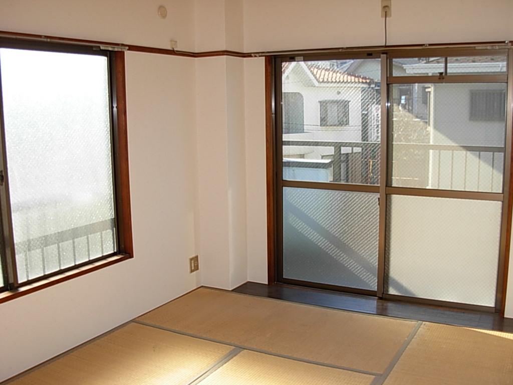 Living and room. Japanese-style room 6 tatami room angle