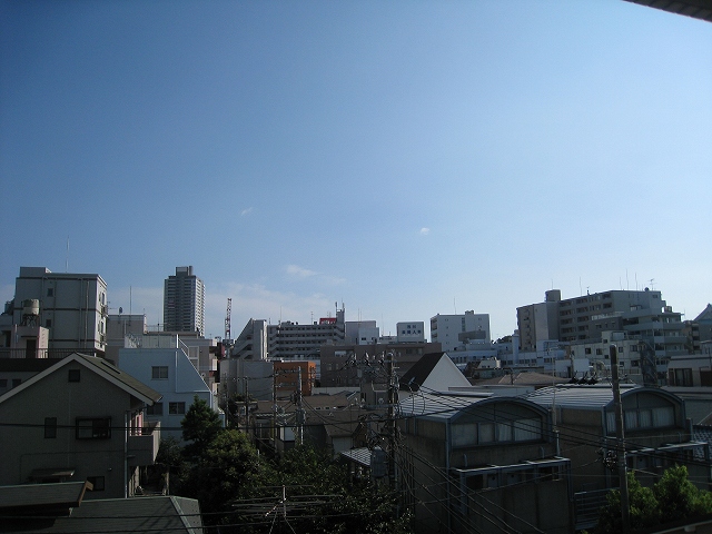 View. WING KAKINOYA View The sky looks widely. 