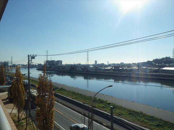 View photos from the dwelling unit. Overlooking the Tsurumi River
