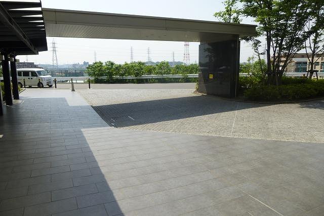 Entrance. Common areas