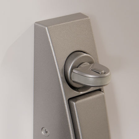 Security.  [Crime prevention thumb turn] Tool was adopted switched security thumb that corresponds to the incorrect tablet would turn the thumb placed on the inside of the door (the top one place).