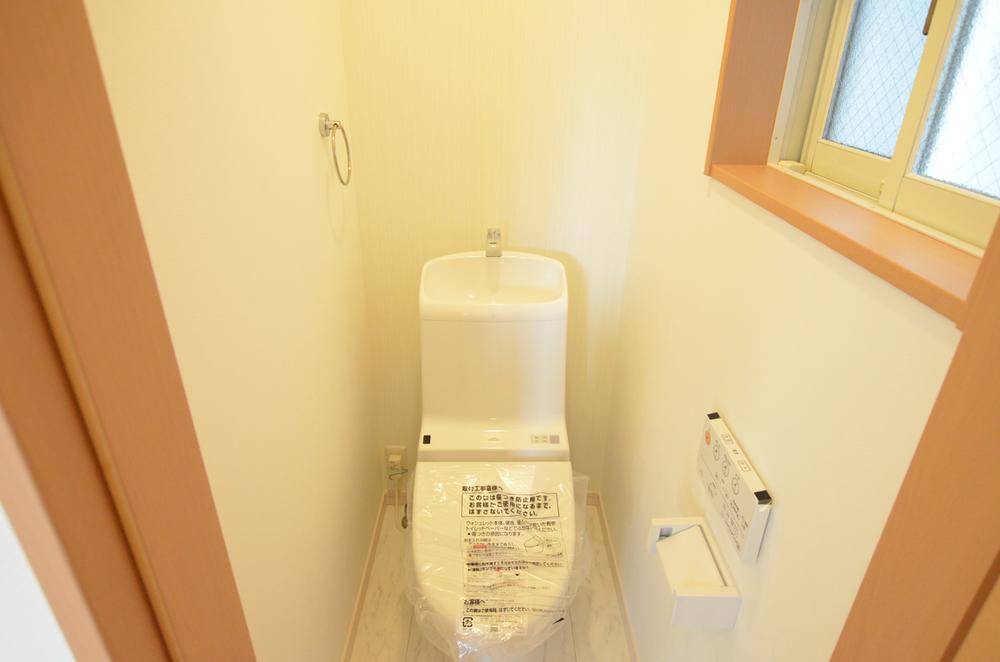 Toilet. Indoor (10 May 2013) Shooting