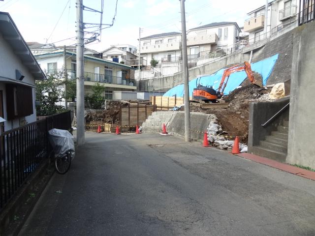 Local photos, including front road. Local shooting