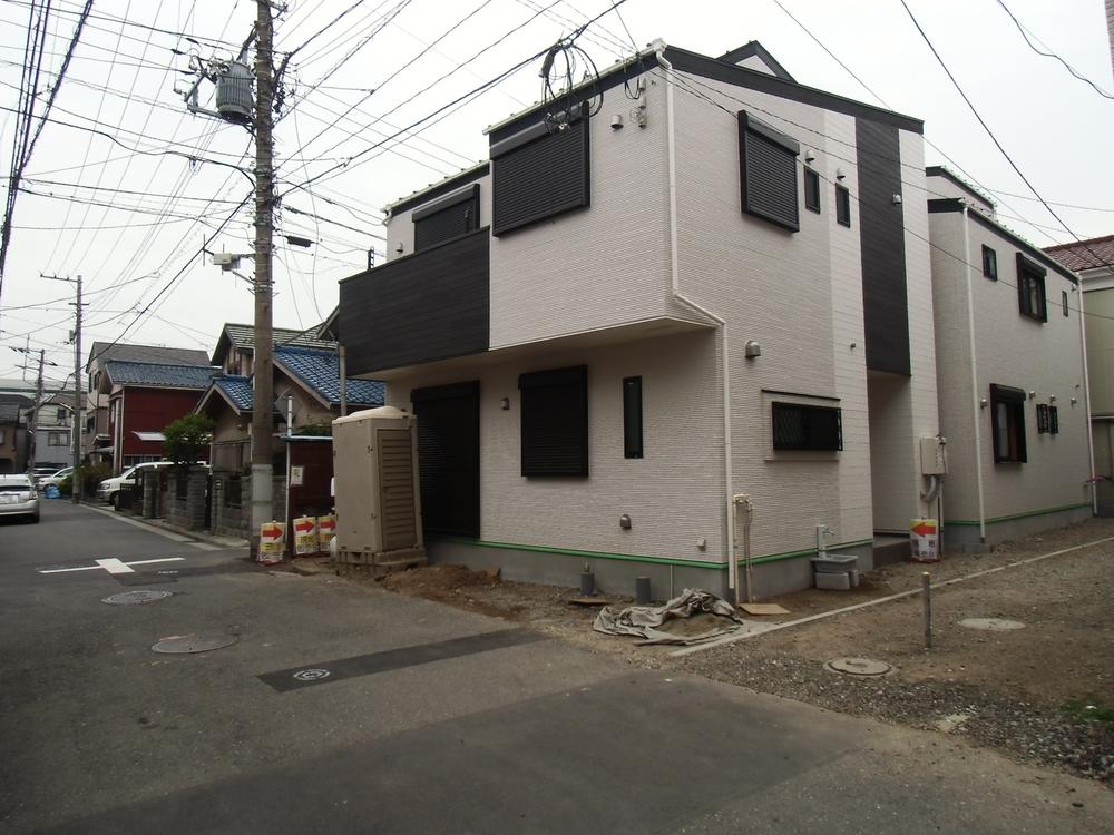 Local photos, including front road. Local (11 May 2013) Shooting