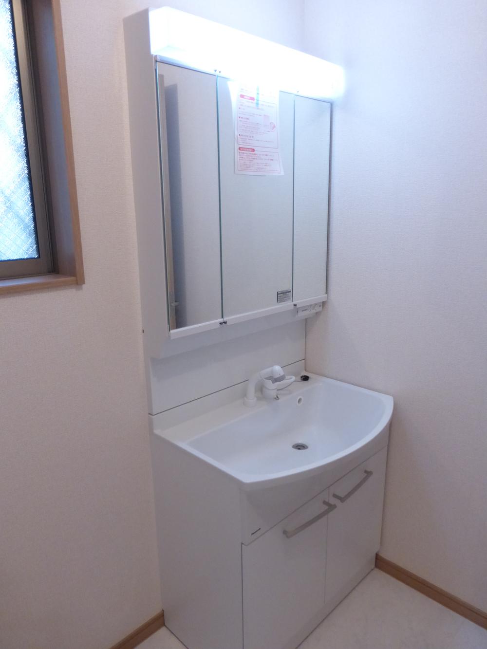 Wash basin, toilet. Building 2 Indoor (December 5, 2013) Shooting