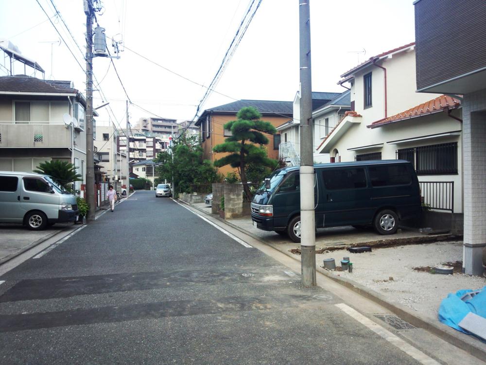 Local photos, including front road. Local shooting