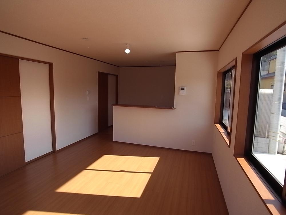 Living. The first floor of the living room is also sunlight will plug.  Indoor (11 May 2013) Shooting