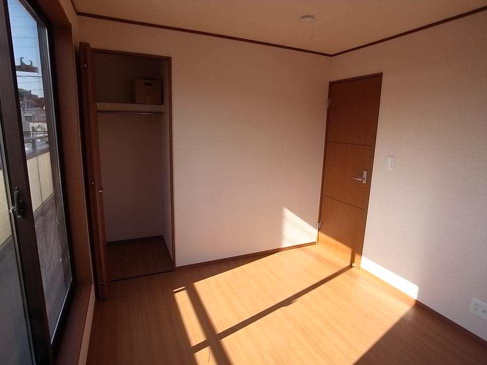 Non-living room. Sunlight is crowded shines until the back of the room. 