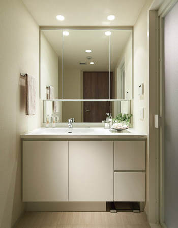 Bathing-wash room.  [Powder Room] Vanity triple mirror backside, It has become a storage space, Many tend to cosmetics and hair dressing, Accessories and you will be put away clean. ( ◆ )