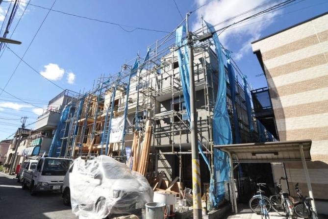 Local appearance photo. Local (11 May 2013) Shooting