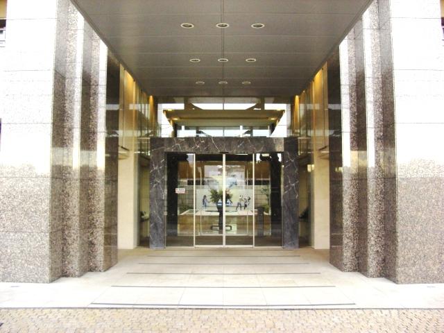 Entrance. Common areas