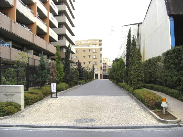 Other common areas. Common areas (entrance for automobiles)