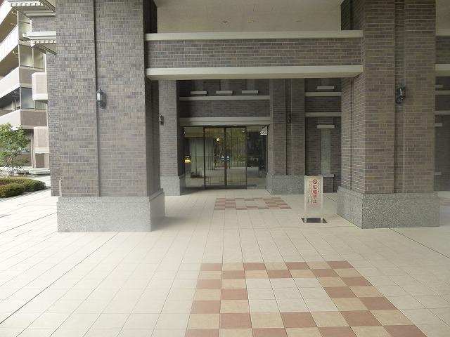 Entrance. Common areas